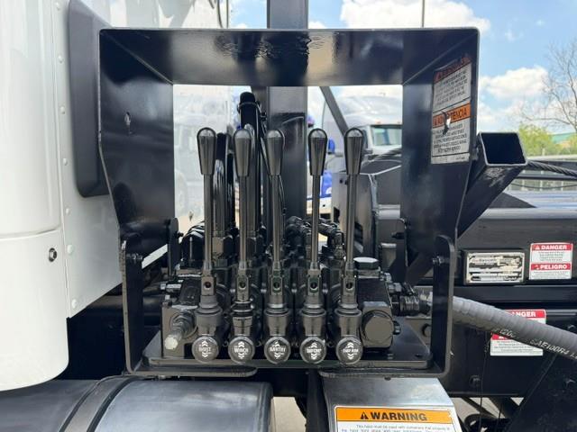 2020 Kenworth T880-18