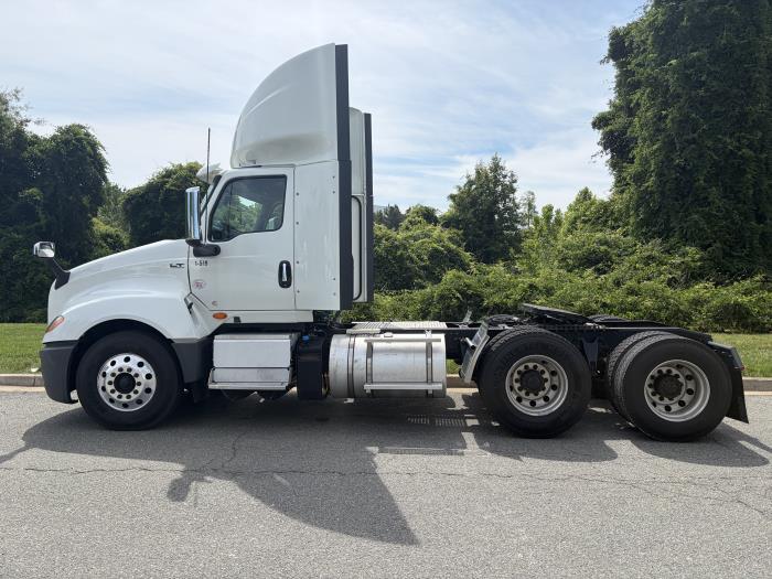 2022 International LT625-8