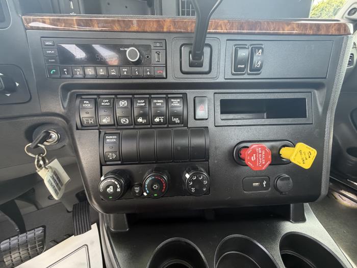 2022 International LT625-13