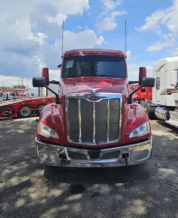2022 Peterbilt 579-17