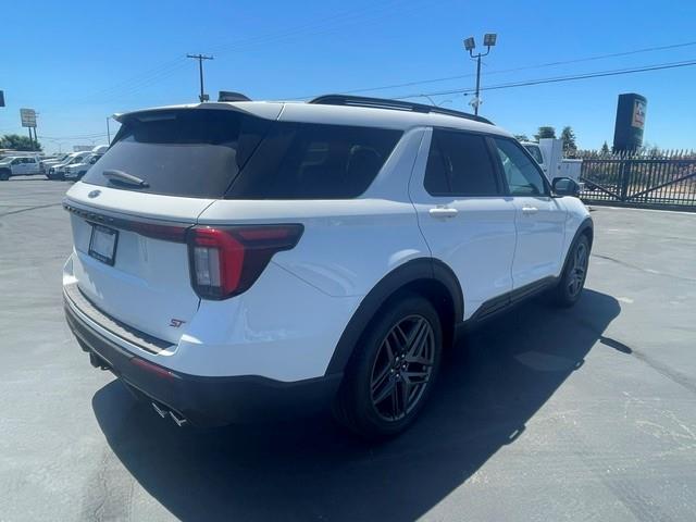 2026 Ford Explorer-4