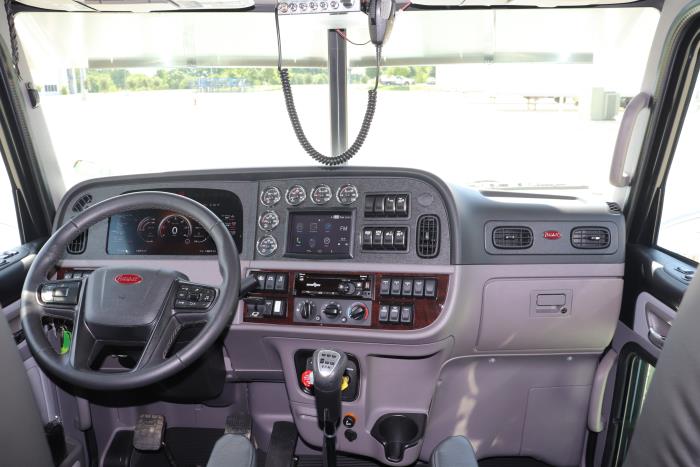 2027 Peterbilt 589-9