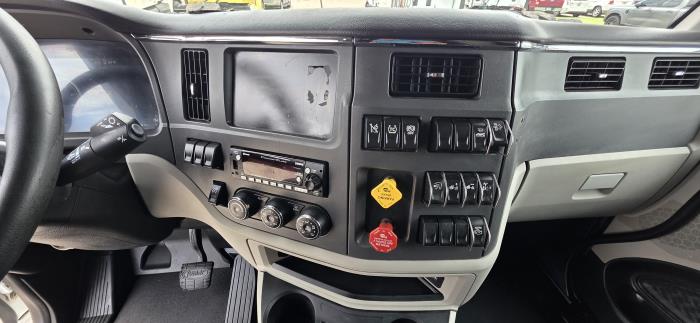 2022 Peterbilt 579-18