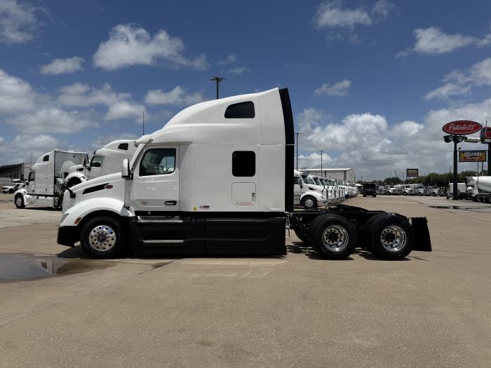 2022 Peterbilt 579-2