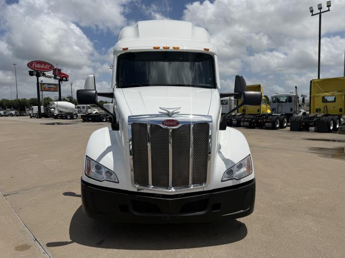 2022 Peterbilt 579-8