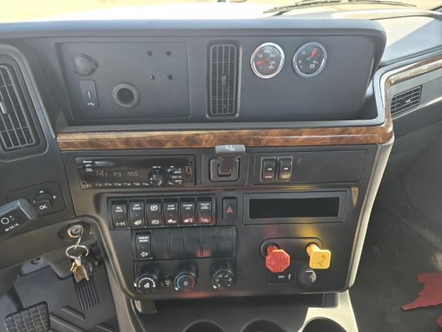 2021 International LT625-8