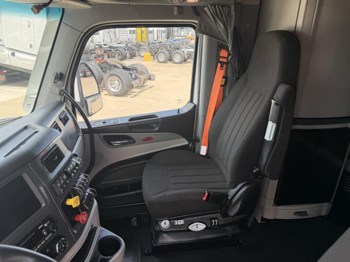2022 Peterbilt 579-25