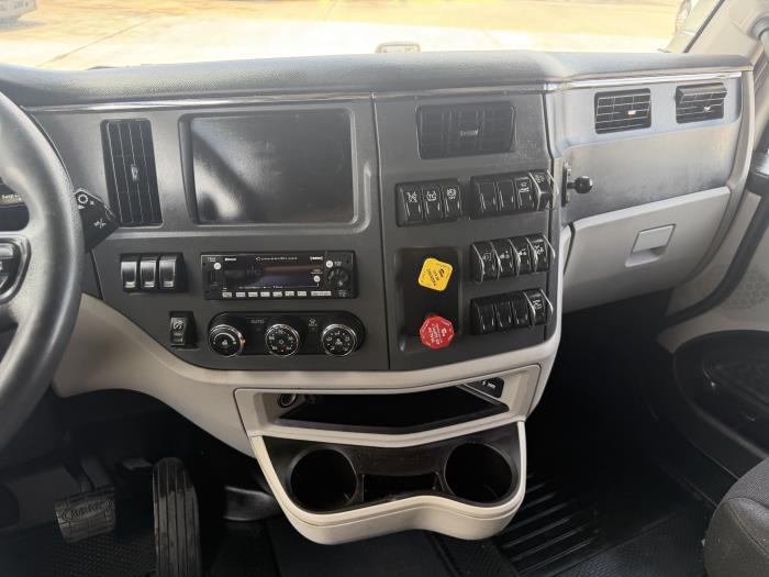 2022 Peterbilt 579-37