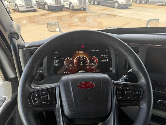 2022 Peterbilt 579-38