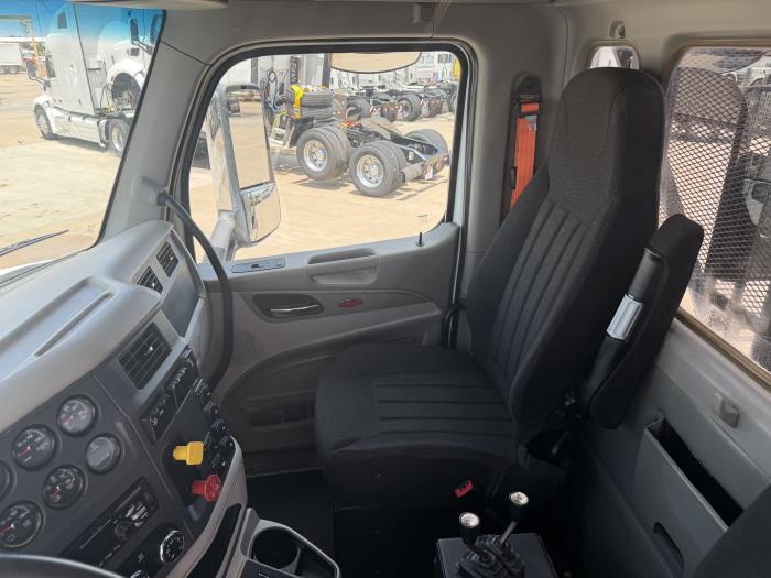 2019 Peterbilt 567-27