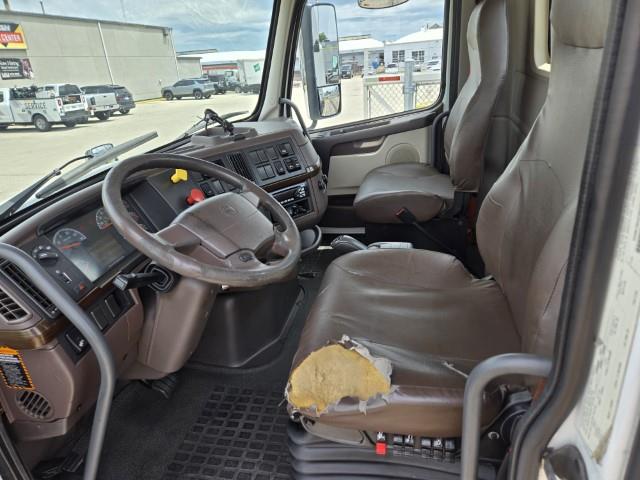 2016 Volvo VNL64T300-6