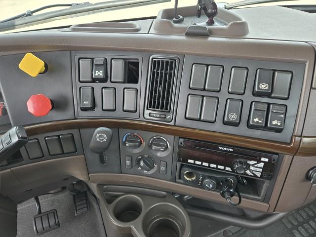 2016 Volvo VNL64T300-7