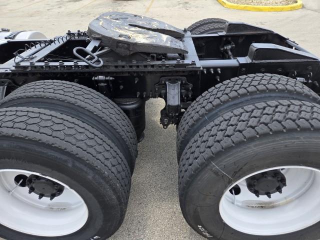 2016 Volvo VNL64T300-13