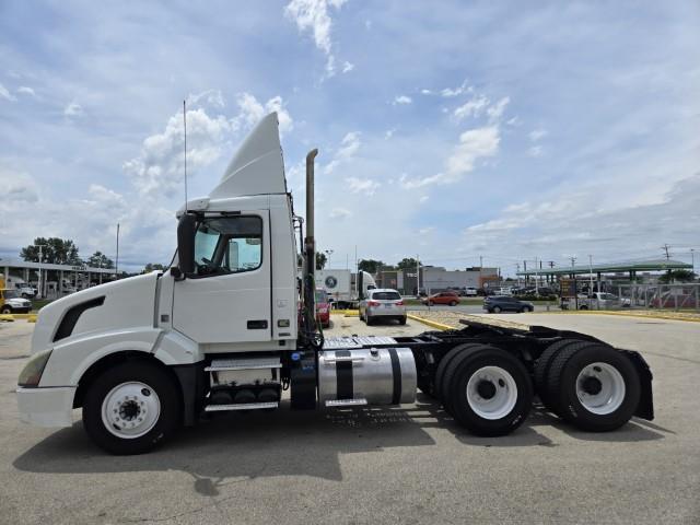 2016 Volvo VNL64T300-5