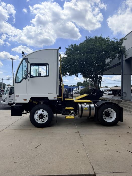 2027 Autocar ACTT42-4