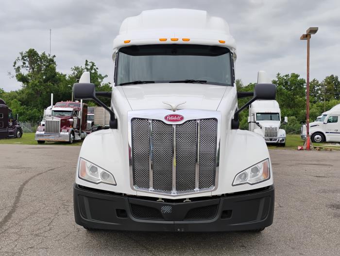 2022 Peterbilt 579-1