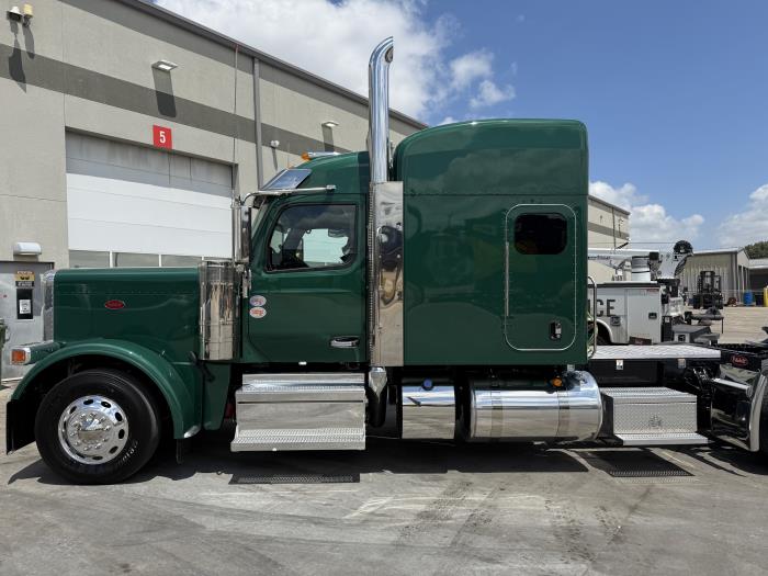 2027 Peterbilt 589-7