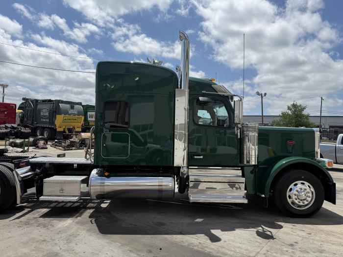 2027 Peterbilt 589-12