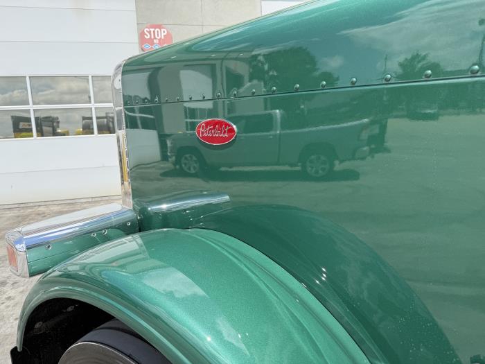 2027 Peterbilt 589-17