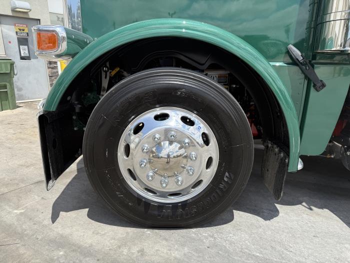 2027 Peterbilt 589-20