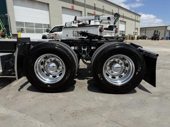 2027 Peterbilt 589-21