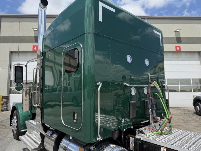 2027 Peterbilt 589-22