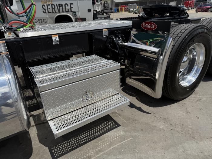2027 Peterbilt 589-23