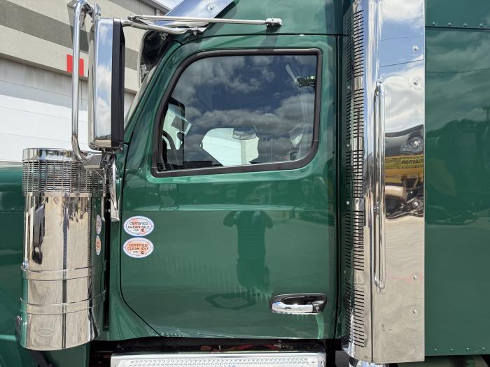 2027 Peterbilt 589-28
