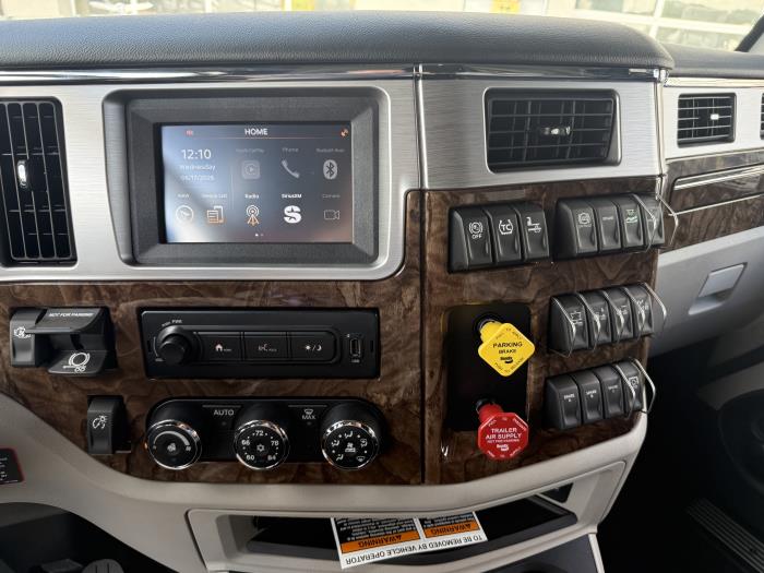2027 Peterbilt 589-39