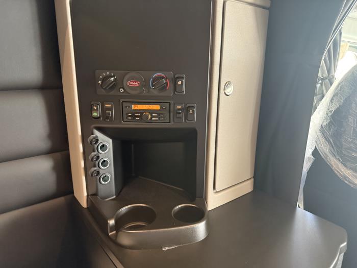 2027 Peterbilt 589-55