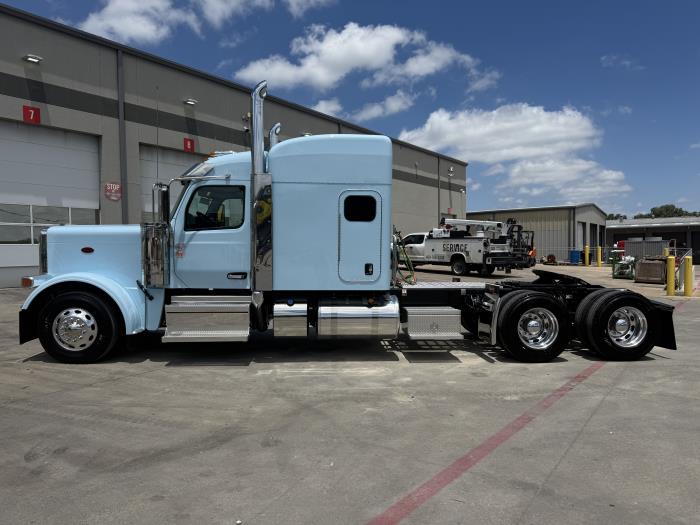 2027 Peterbilt 589-4
