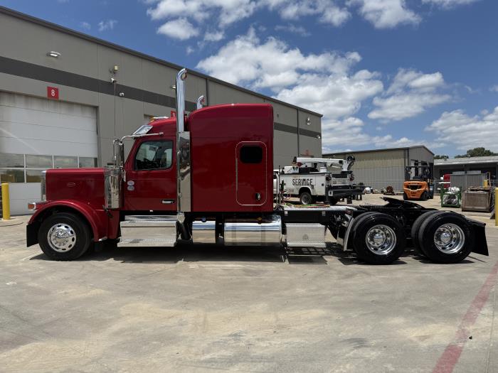 2027 Peterbilt 589-4