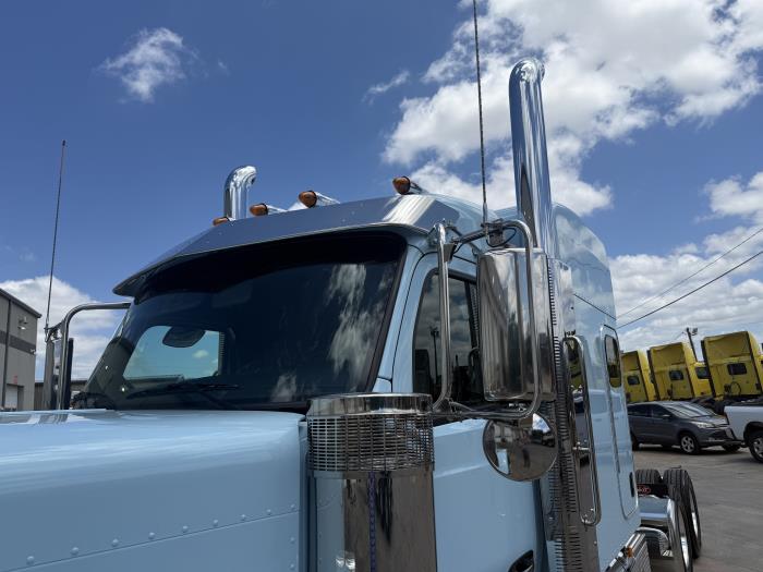 2027 Peterbilt 589-13