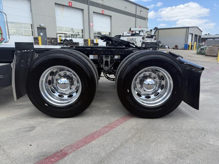 2027 Peterbilt 589-18