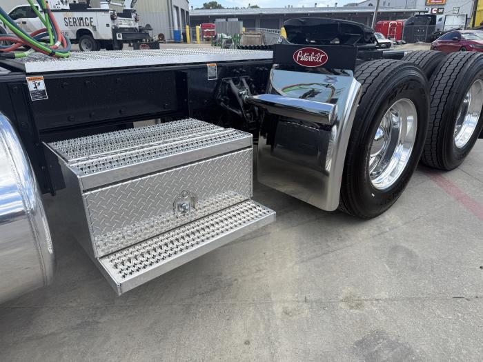 2027 Peterbilt 589-20