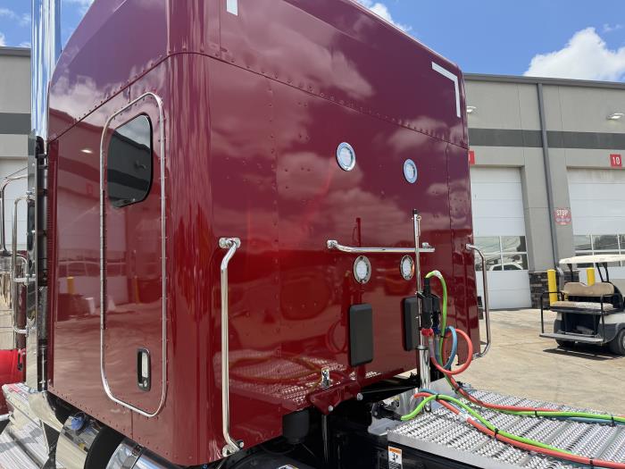 2027 Peterbilt 589-18