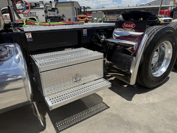 2027 Peterbilt 589-19