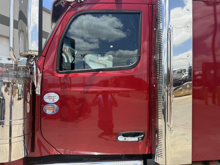 2027 Peterbilt 589-24