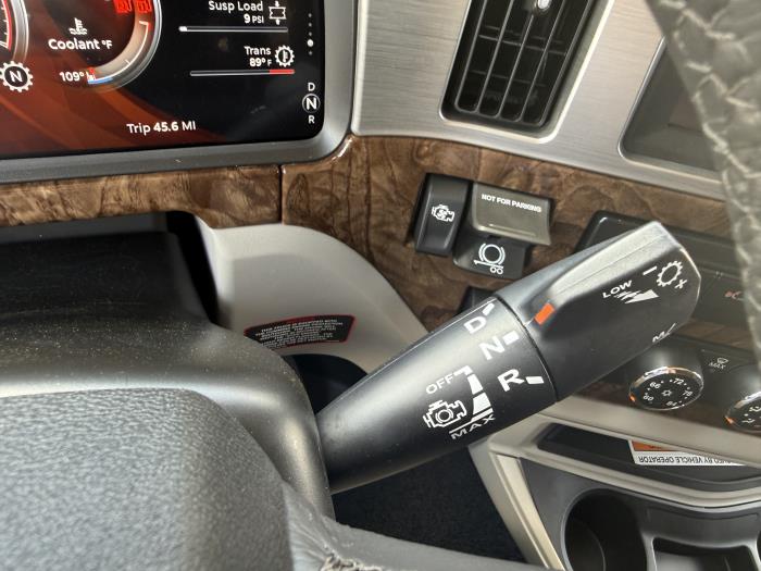 2027 Peterbilt 589-33
