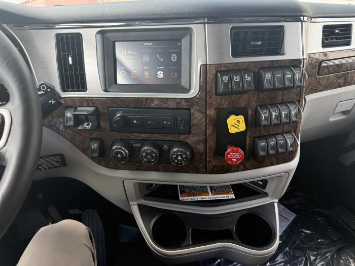 2027 Peterbilt 589-35