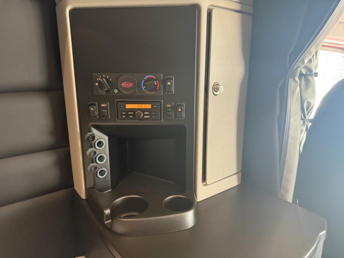 2027 Peterbilt 589-51