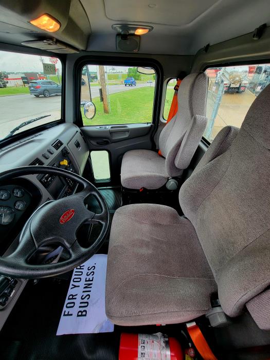 2021 Peterbilt 337-25