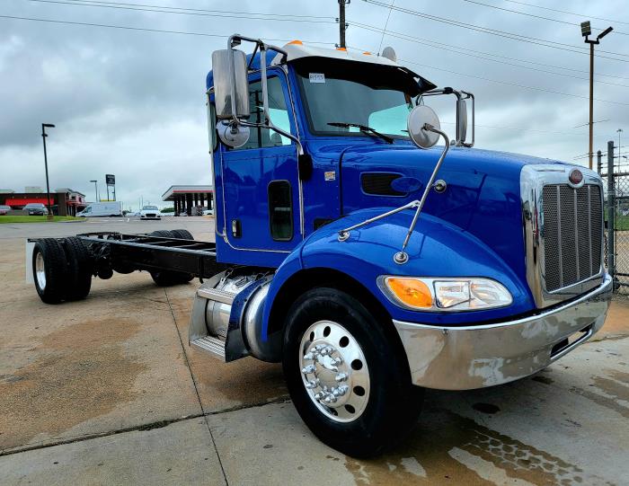 2021 Peterbilt 337-12