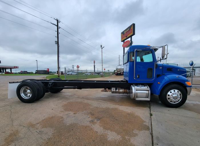 2021 Peterbilt 337-10