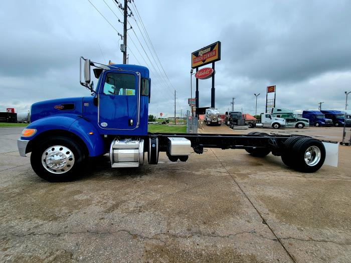 2021 Peterbilt 337-3