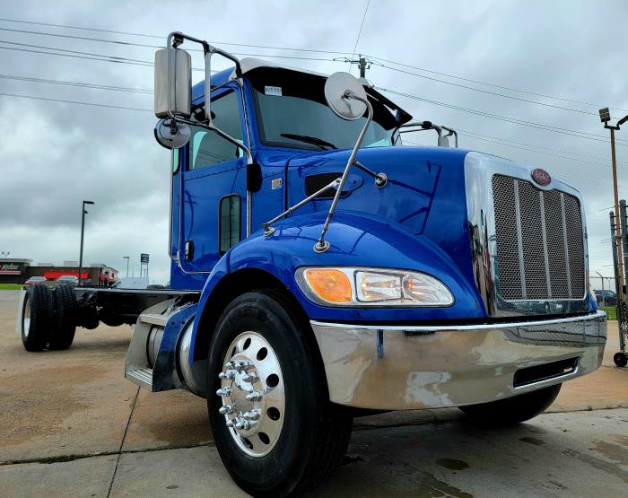 2021 Peterbilt 337-12