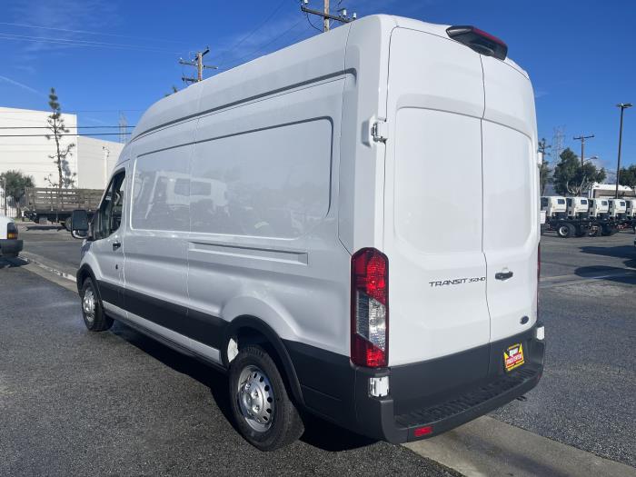 2026 Ford Transit-350-2