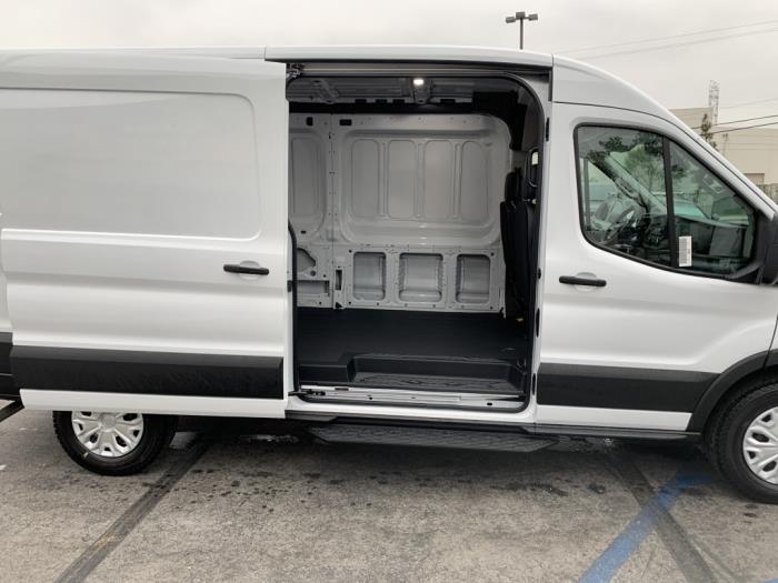2026 Ford Transit-250-8
