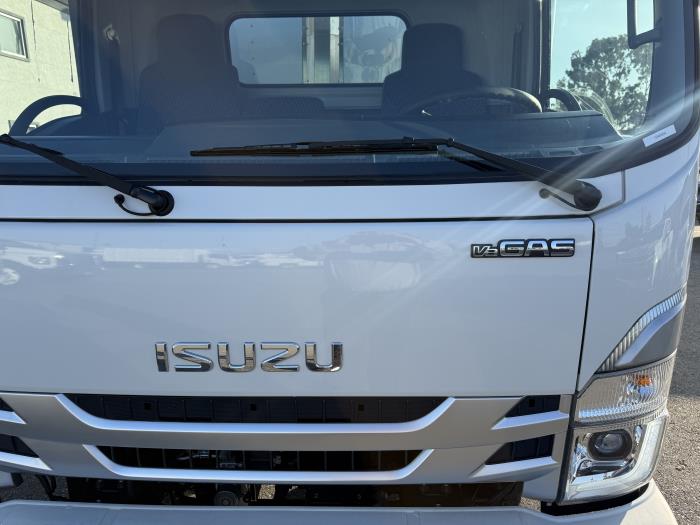 2026 Isuzu NRR-7