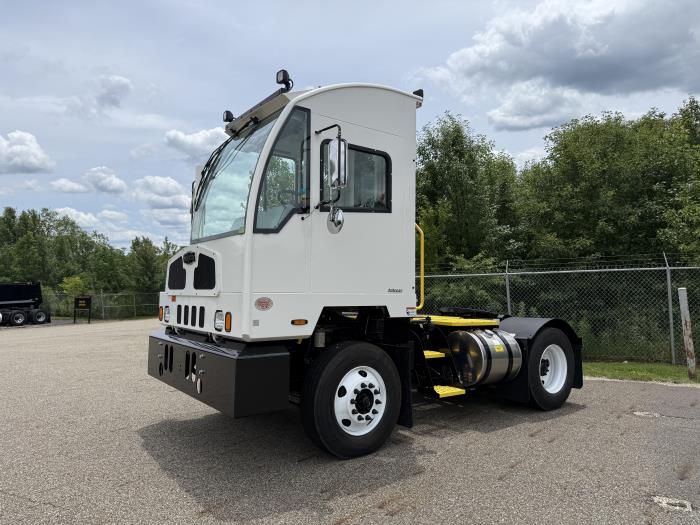 2027 Autocar ACTT42-1